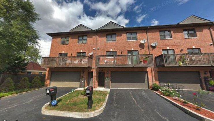 1375 e central road #2-c, arlington heights, il 60005