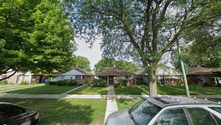 9545 s bennett, chicago, il 60617