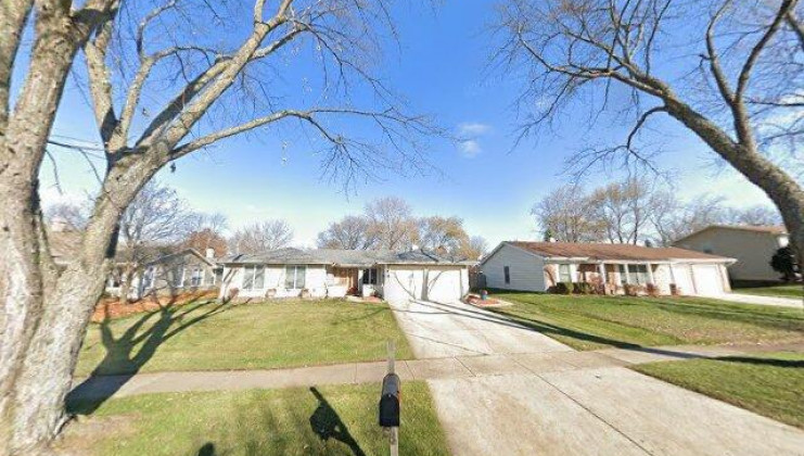 211 circle ave, bloomingdale, il 60108