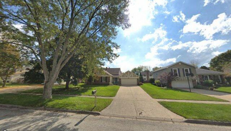 631 n brentwood dr, crystal lake, il 60014
