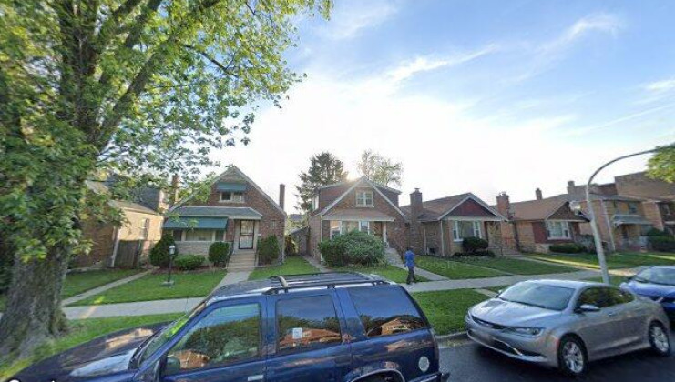 8050 s phillips ave, chicago, il 60617