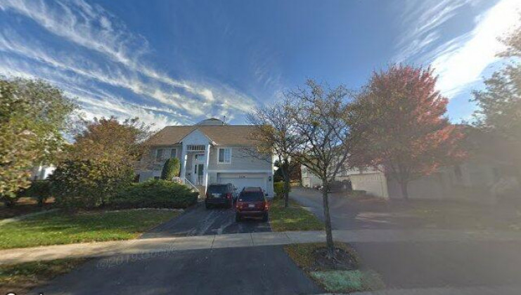 2222 daybreak dr, aurora, il 60503