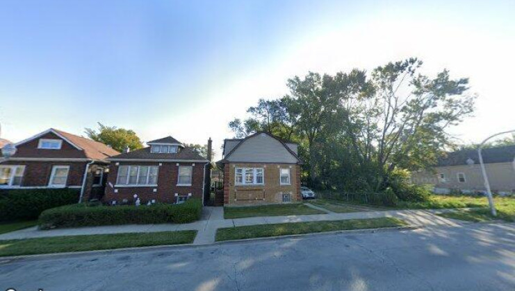 9329 s colfax ave, chicago, il 60617
