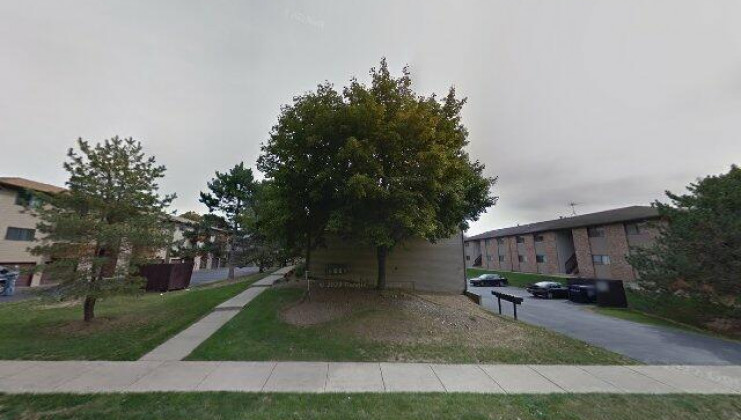 381 s collins st apt d, south elgin, il 60177