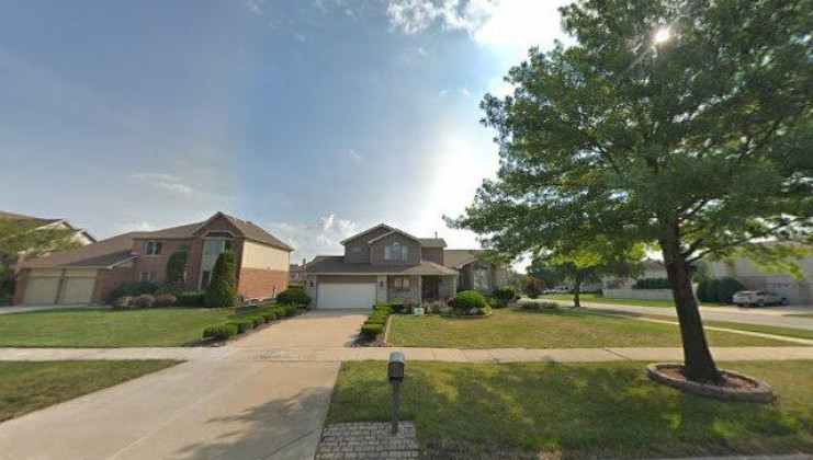 3707 village dr, hazel crest, il 60429