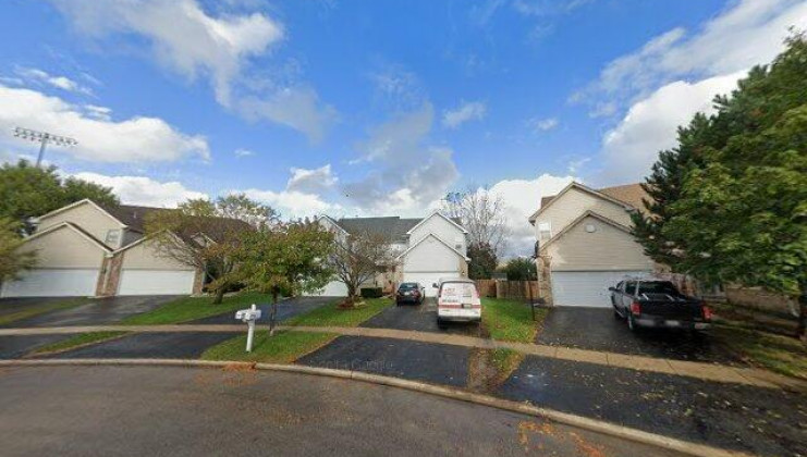 1052 viewpoint dr, lake in the hills, il 60156