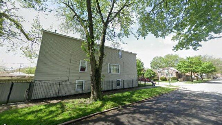8601 s essex ave, chicago, il 60617