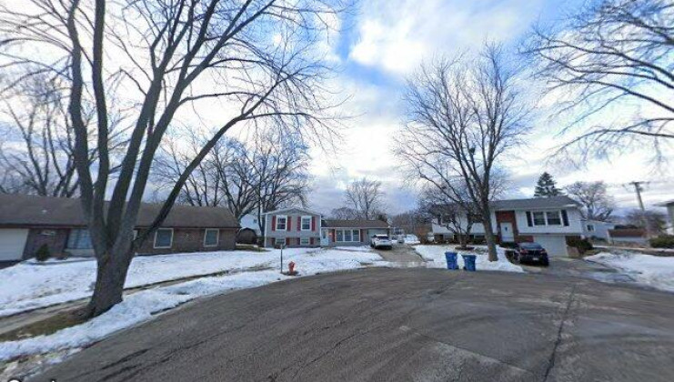 7968 n huntington cir, hanover park, il 60133