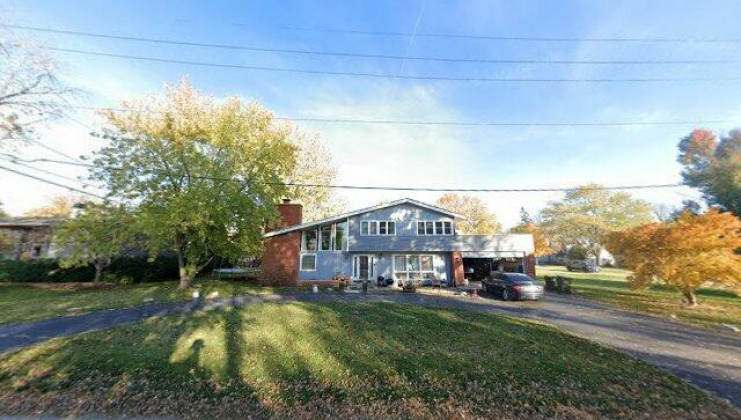 1102 cherry st, lake in the hills, il 60156