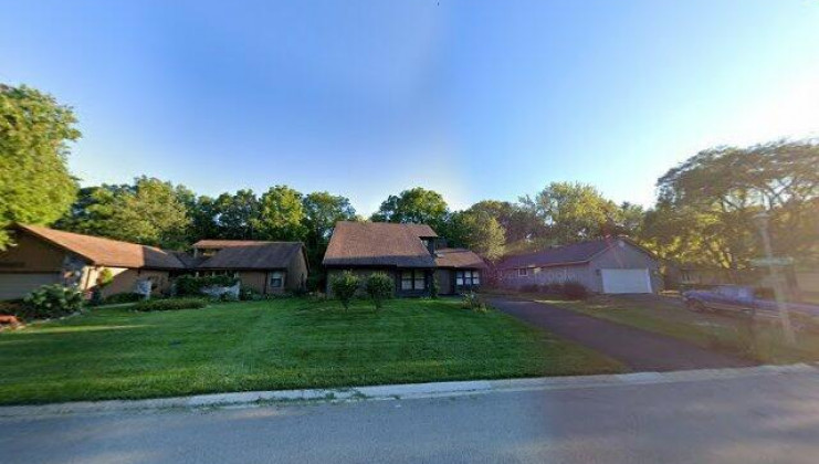 4421 country tr, gurnee, il 60031