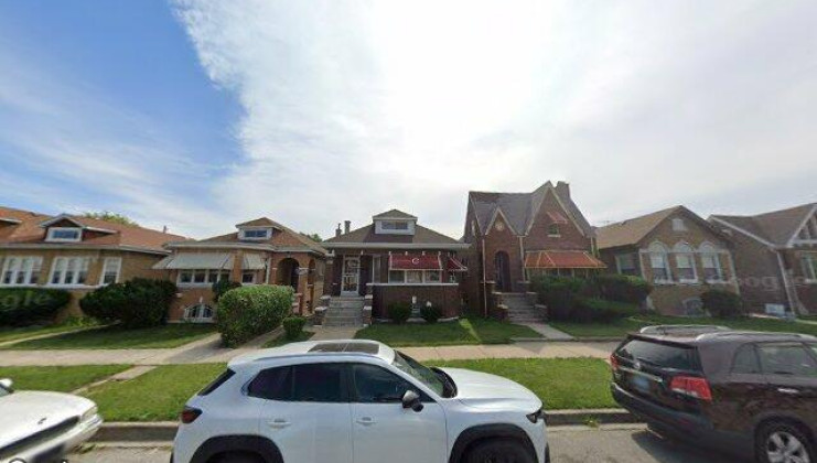 8225 s wood st, chicago, il 60620