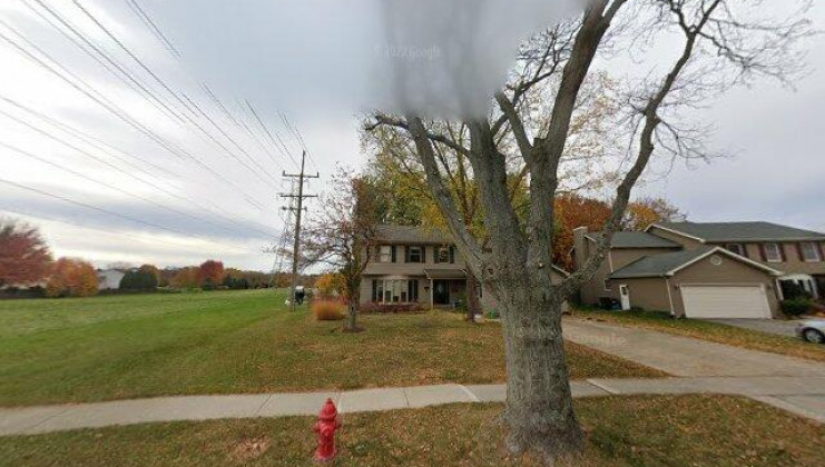 510 midlane dr, crystal lake, il 60012