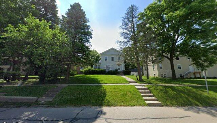 212 s tryon st, woodstock, il 60098