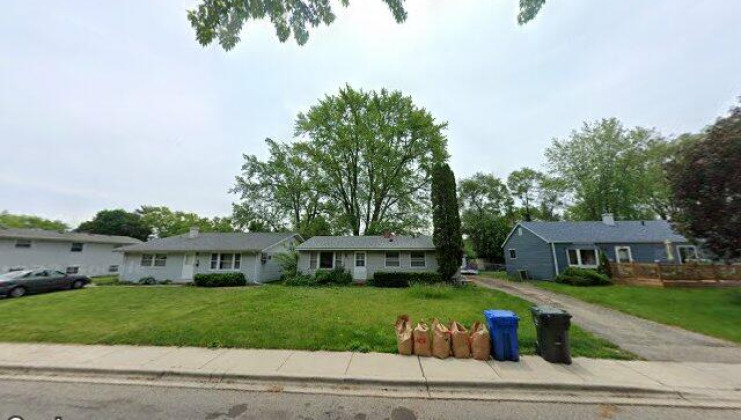 353 tee ln, carpentersville, il 60110