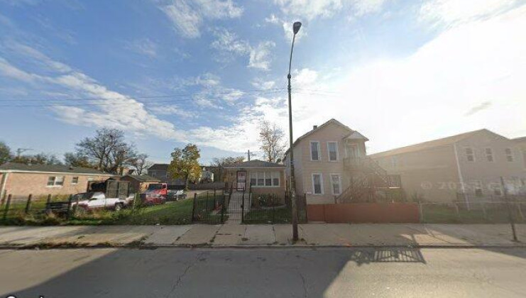 245 w 43rd st, chicago, il 60609