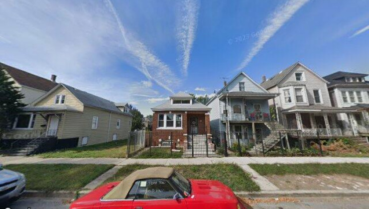 8528 s escanaba ave, chicago, il 60617