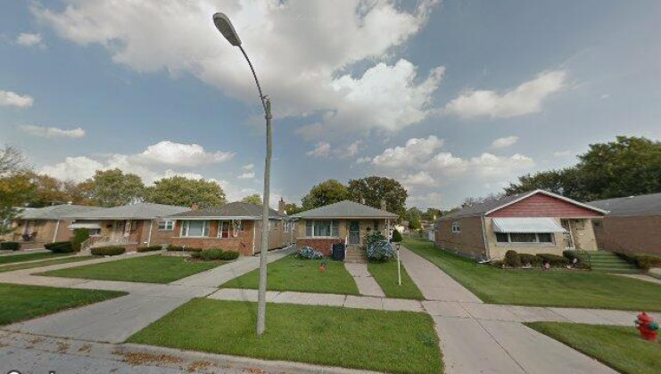 8729 s fairfield ave, evergreen park, il 60805