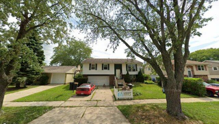 421 waverly ave, streamwood, il 60107
