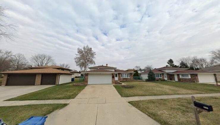 688 cedar ln, bartlett, il 60103