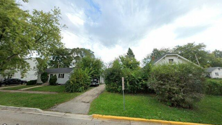 1015 charles st, aurora, il 60506