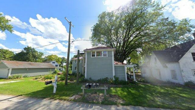 4601 w lakeshore dr, mccullom lake, il 60050