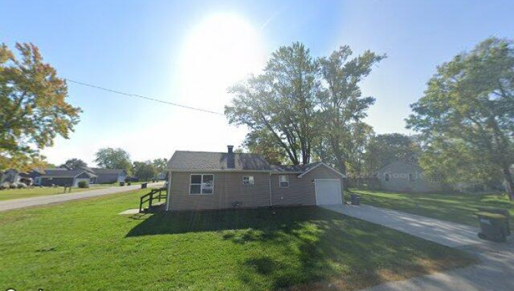 109 oakleaf rd, lake in the hills, il 60156