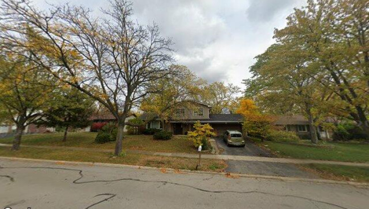 704 n pinecrest rd, bolingbrook, il 60440