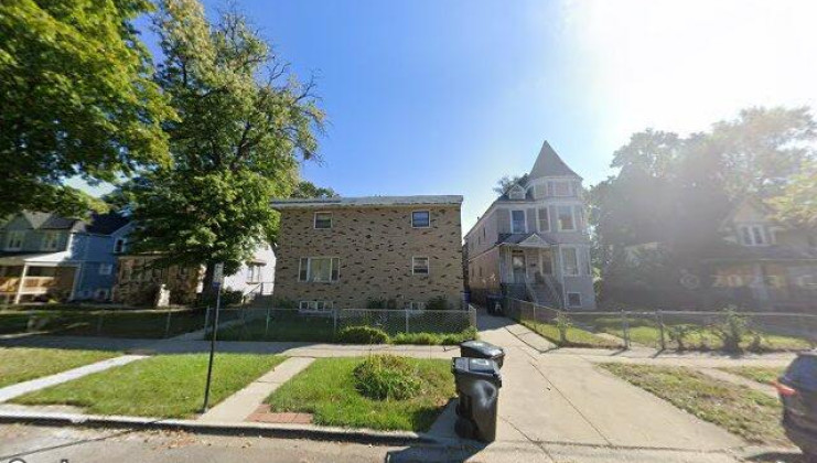 7717 s saginaw ave, chicago, il 60649