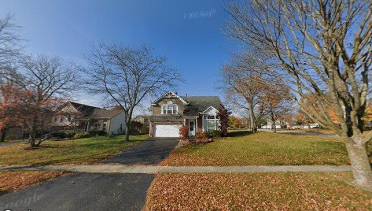 1724 becker ct, crystal lake, il 60014