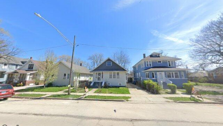 817 s mcalister ave, waukegan, il 60085