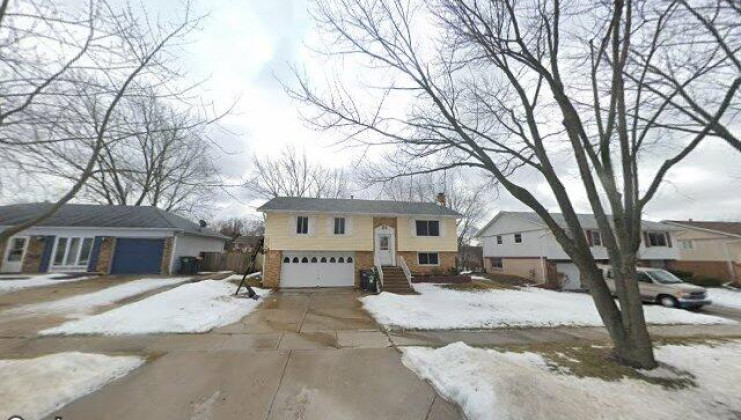 511 freeman ave, streamwood, il 60107