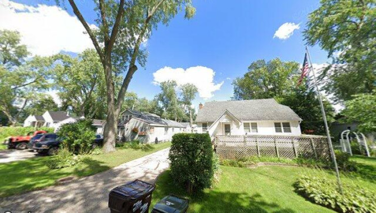 4711 parkview dr, mccullom lake, il 60050