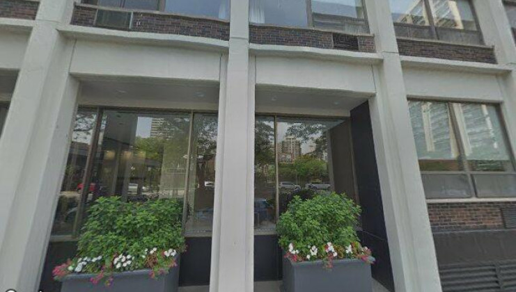 1455 n sandburg terrace, chicago, il 60610