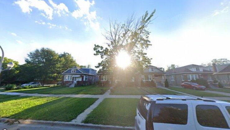 8452 s saint lawrence ave, chicago, il 60619
