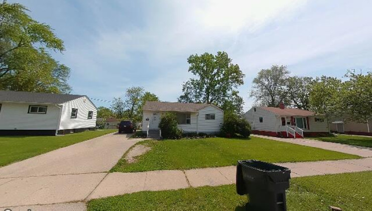 2617 n lewis ave, waukegan, il 60087