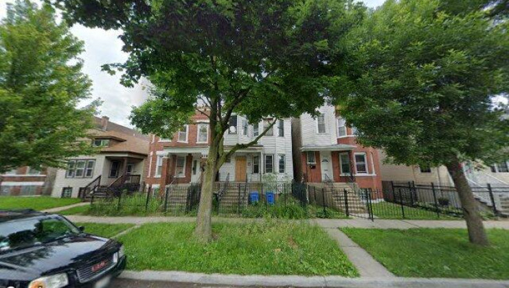 8035 s houston ave, chicago, il 60617