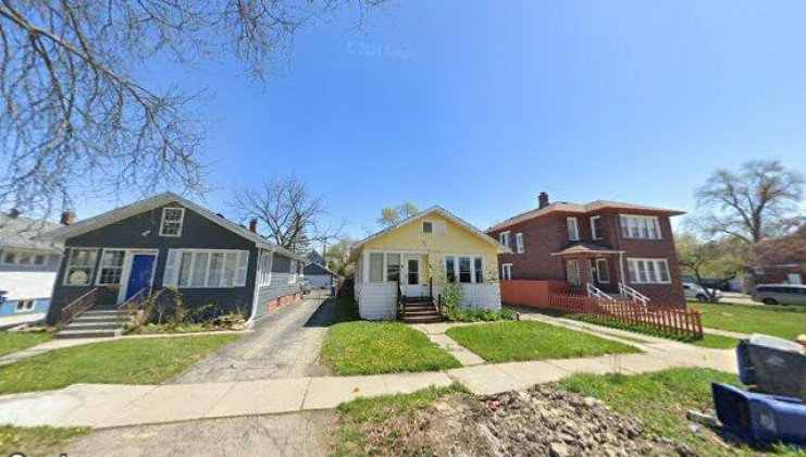 141 s fulton, waukegan, il 60085