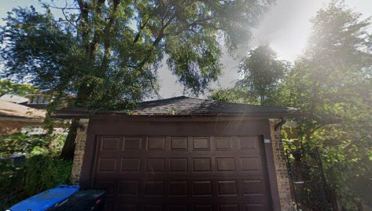 8132 s paxton ave, chicago, il 60617