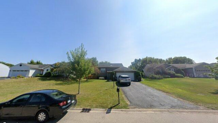 911 wembley dr, island lake, il 60042