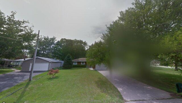 1810 thompson ave, zion, il 60099