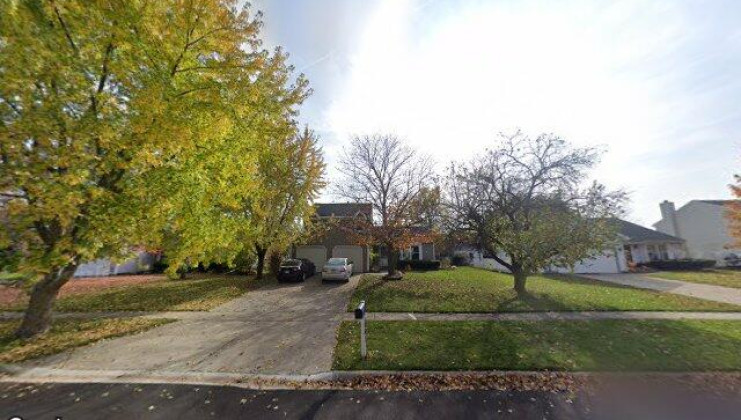 1061 plum tree dr, crystal lake, il 60014