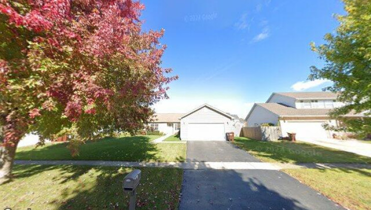 1203 orchard ln, harvard, il 60033