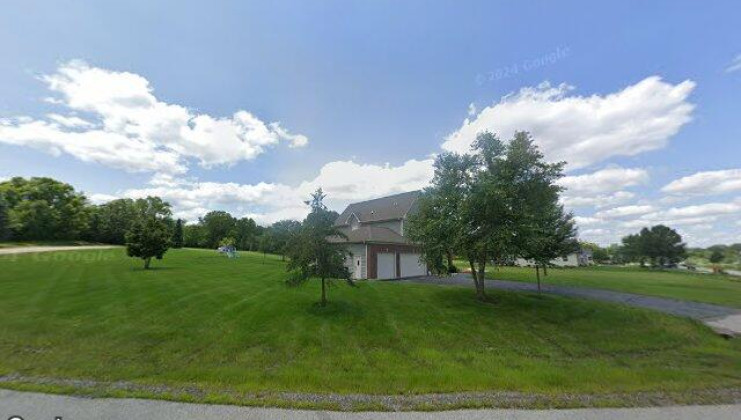 2013 stone dr, mchenry, il 60051