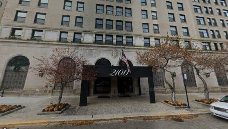 2100 n lincoln park w apt 4dn, chicago, il 60614