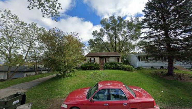 1216 pine st, lake in the hills, il 60156