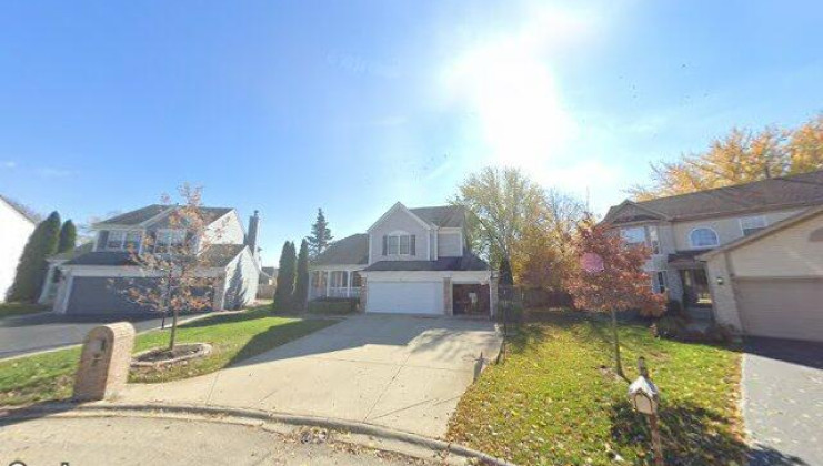 8 monarch ct, lake in the hills, il 60156