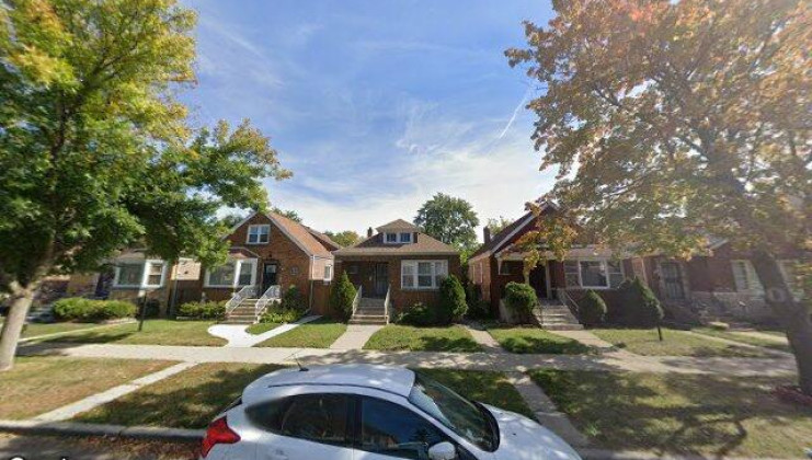 8639 s kingston ave, chicago, il 60617
