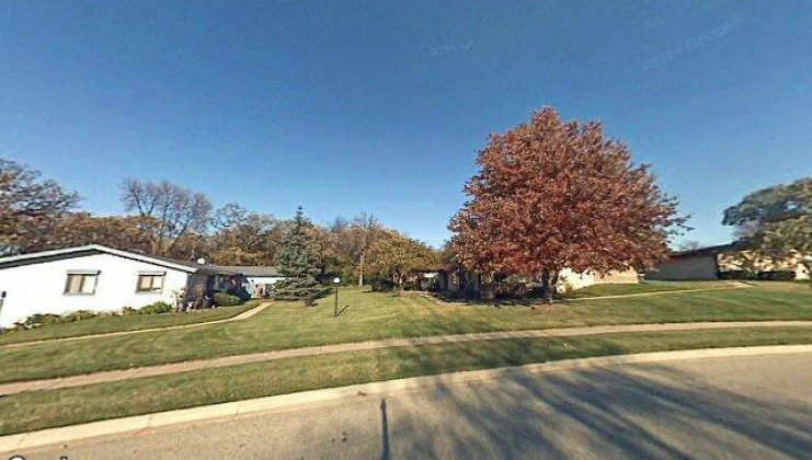 4702 w oakwood dr apt 3, mchenry, il 60050