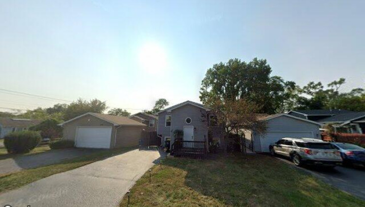 1532 cherokee dr, round lake beach, il 60073