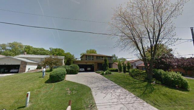 113 lake shore dr, lindenhurst, il 60046